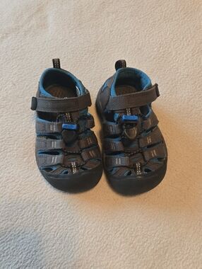 Keen Kids Closed-Toe Sport Sandals in Gray and Blue